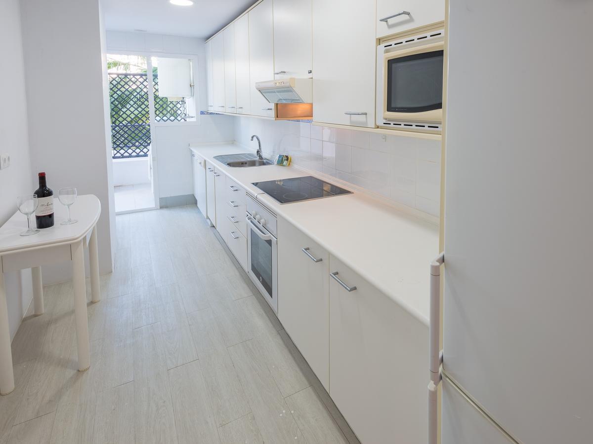 Vacation Marbella: Contemporary Central Apartment with Pool & Marina Proximity Exterior photo