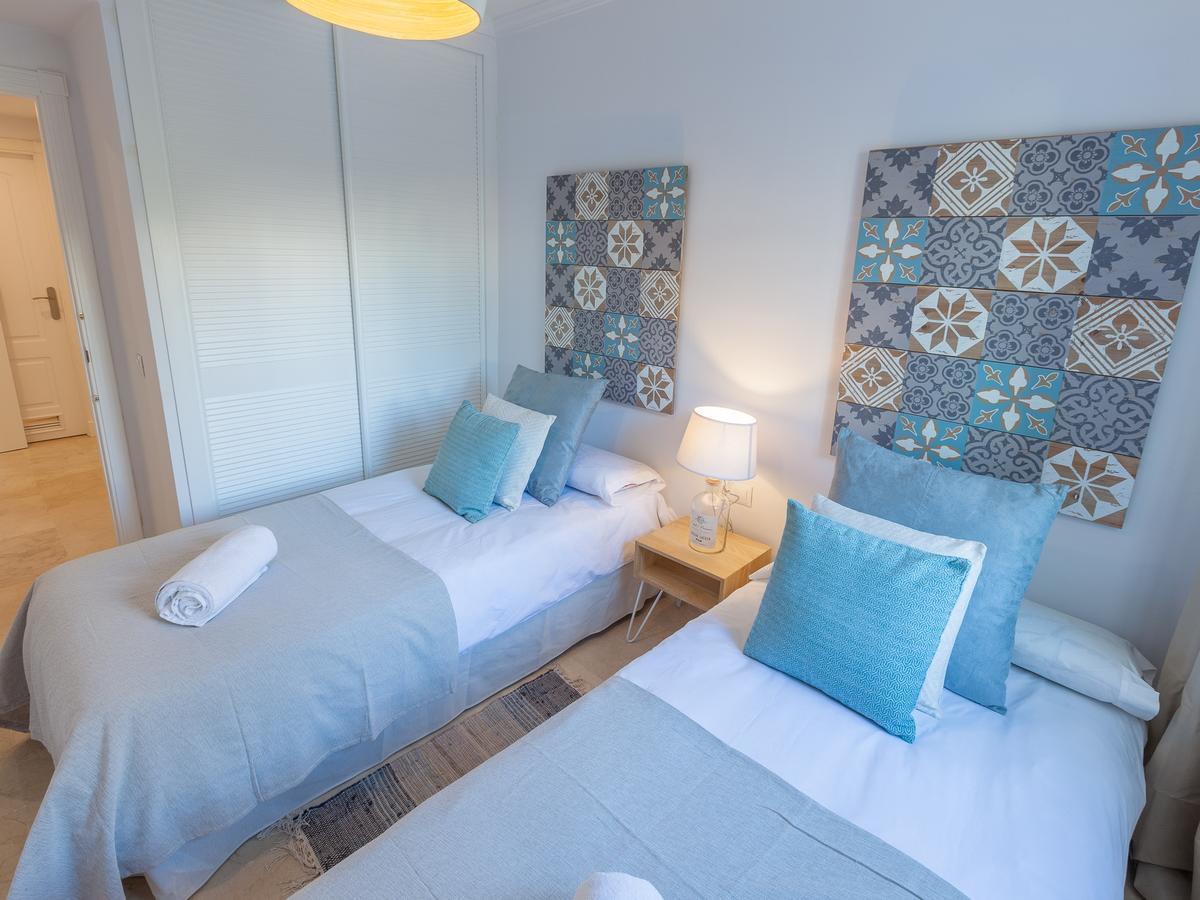 Vacation Marbella: Contemporary Central Apartment with Pool & Marina Proximity Exterior photo