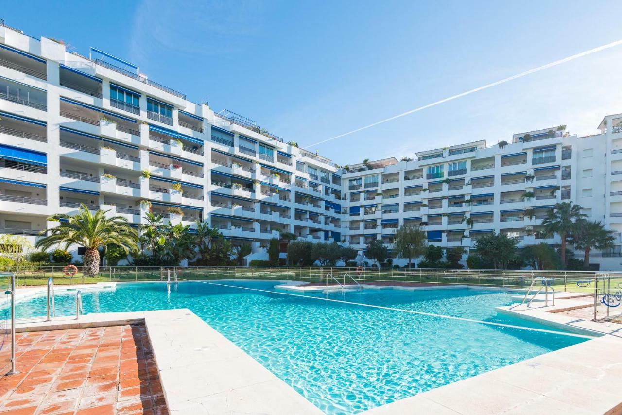 Vacation Marbella: Contemporary Central Apartment with Pool & Marina Proximity Exterior photo